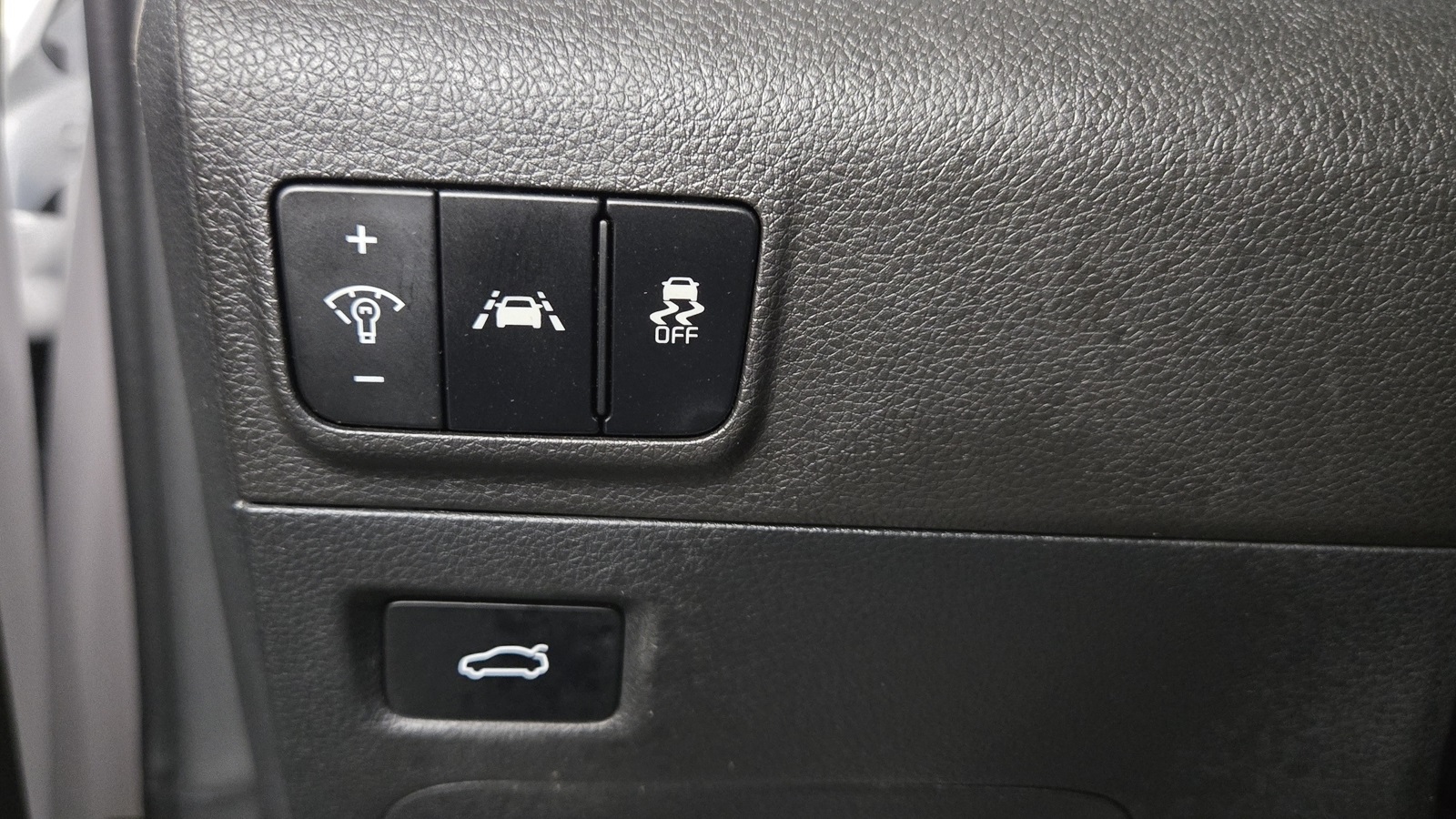 Vehicle image 21 of 37