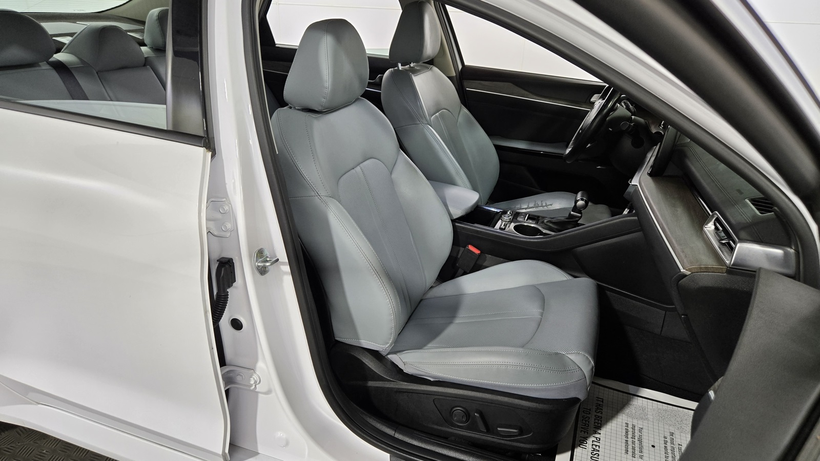 Vehicle image 36 of 37