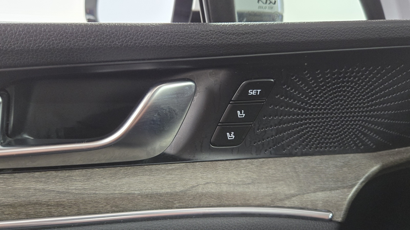 Vehicle image 22 of 37