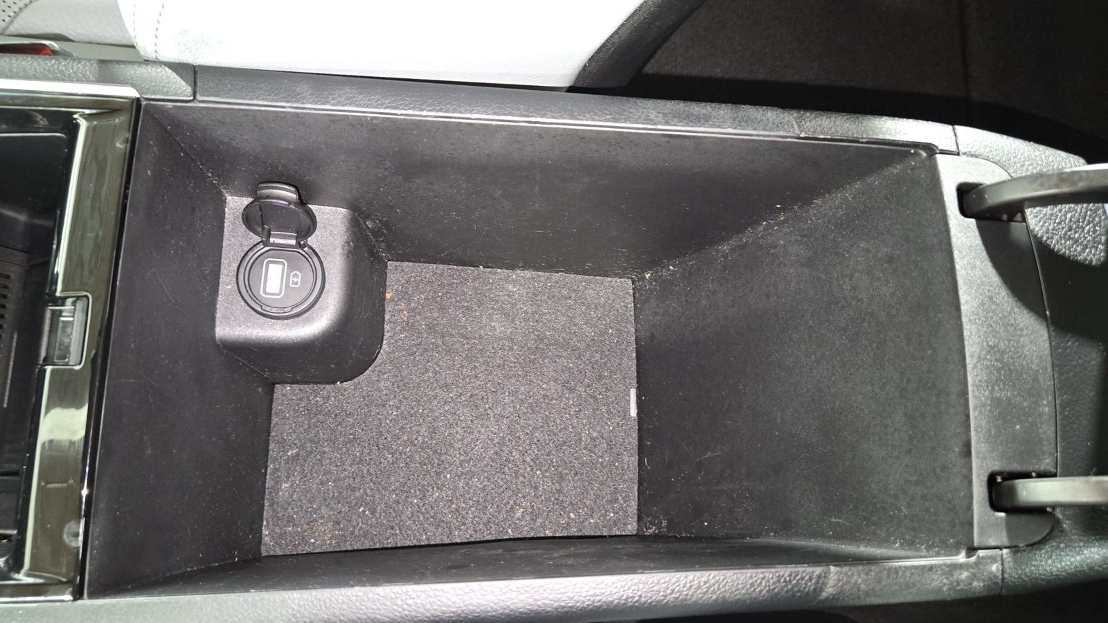 Vehicle image 18 of 37