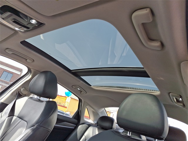 Vehicle image 21 of 31