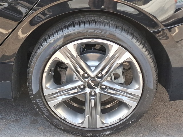 Vehicle image 28 of 31