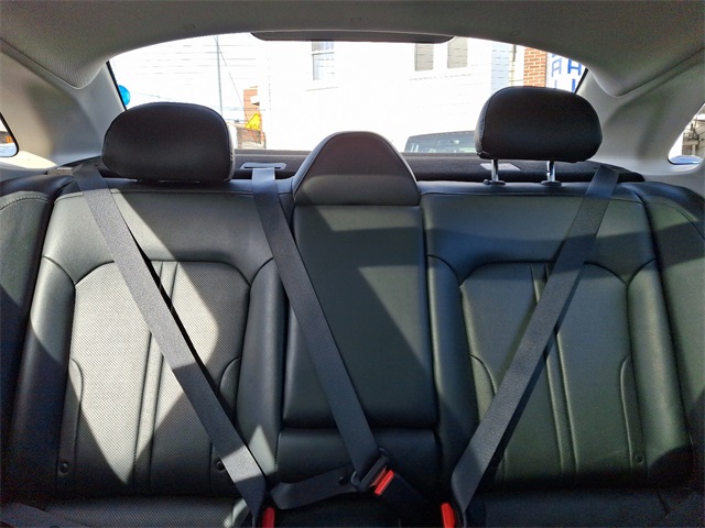 Vehicle image 19 of 31