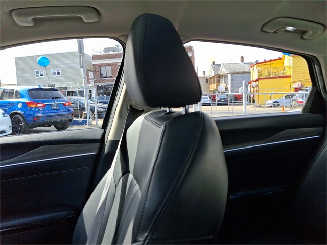 Vehicle image 17 of 31