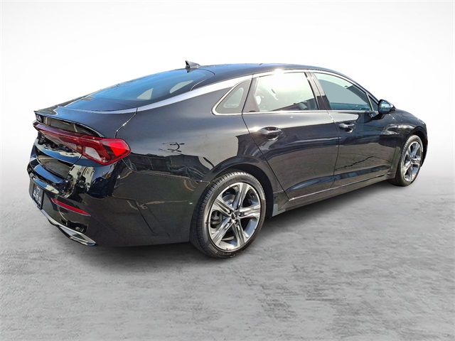 Vehicle image 8 of 31