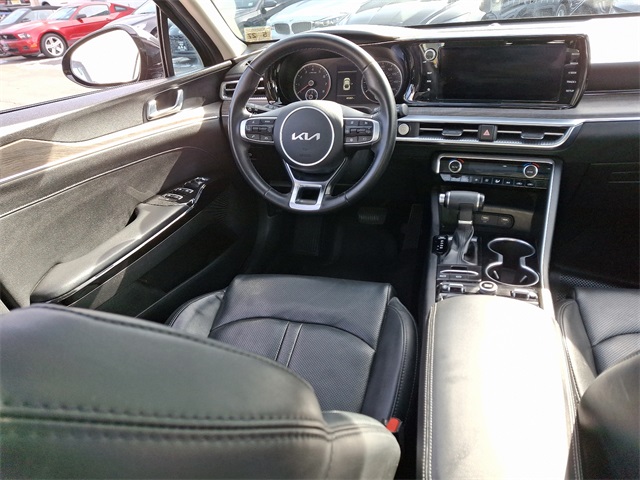 Vehicle image 14 of 31