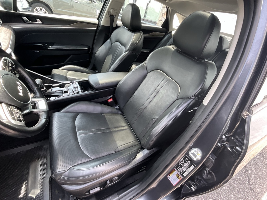 Vehicle image 10 of 35