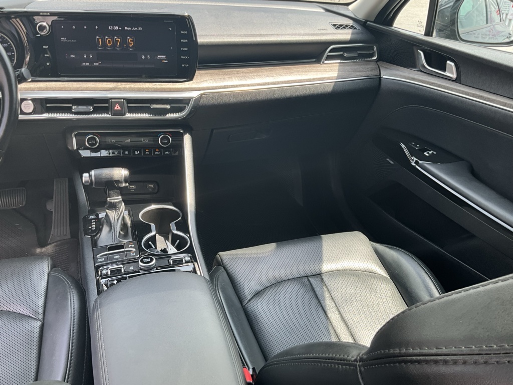 Vehicle image 31 of 35