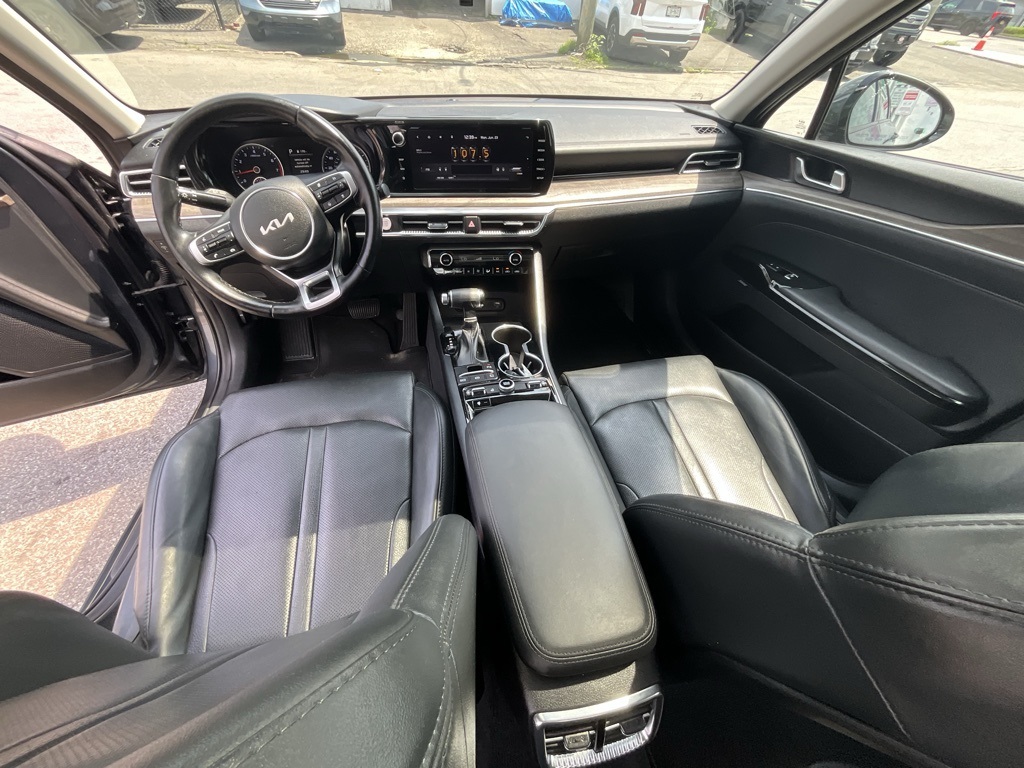 Vehicle image 17 of 35