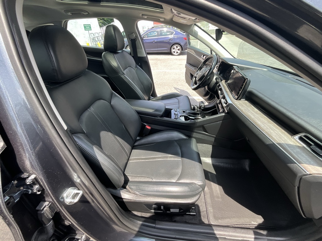 Vehicle image 14 of 35