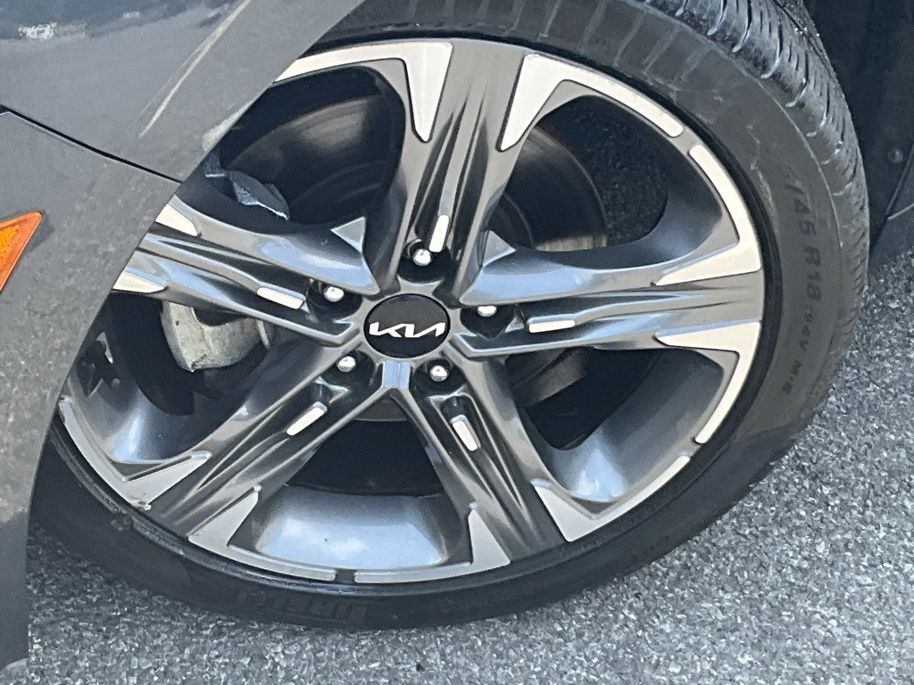 Vehicle image 7 of 35