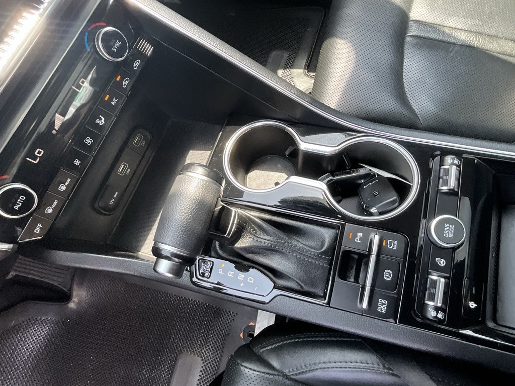 Vehicle image 27 of 35