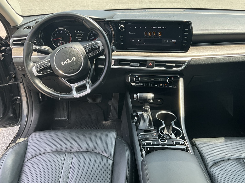 Vehicle image 19 of 35