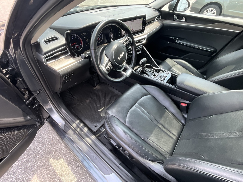 Vehicle image 23 of 35