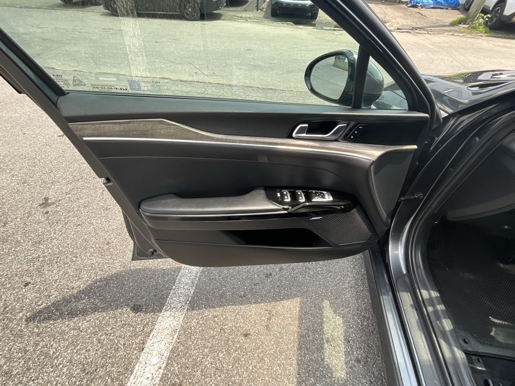 Vehicle image 21 of 35