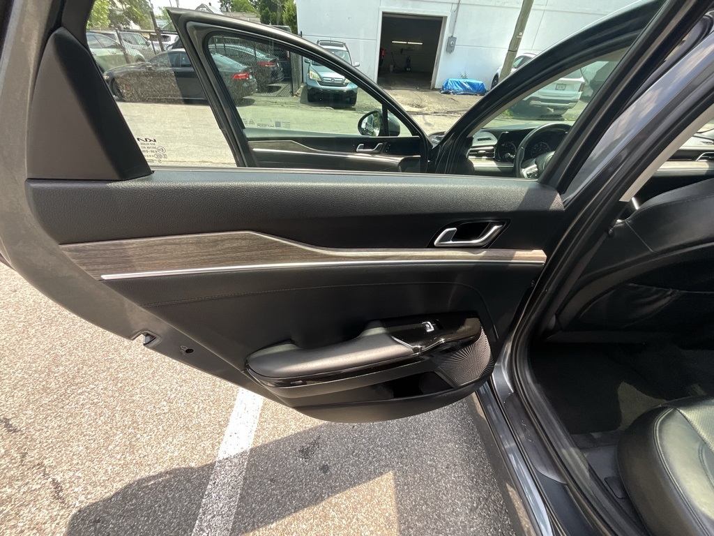 Vehicle image 22 of 35