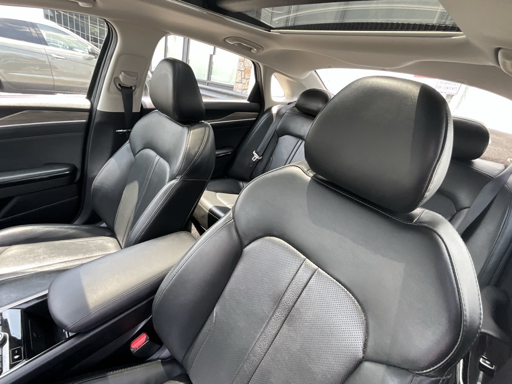 Vehicle image 11 of 35