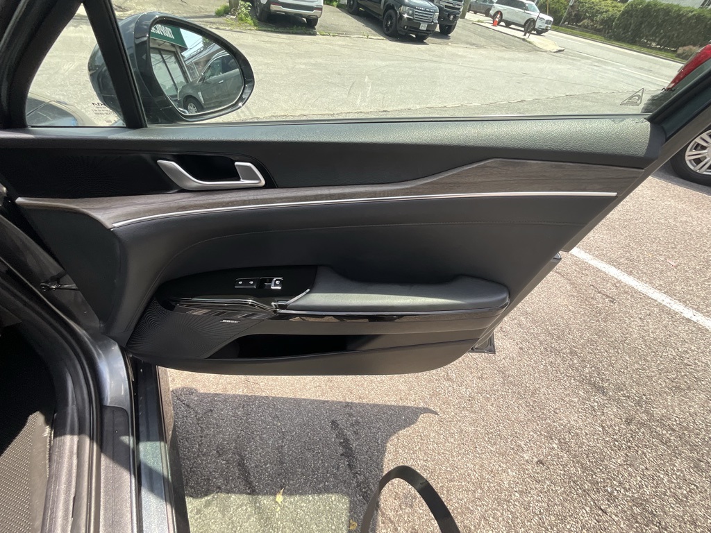 Vehicle image 20 of 35
