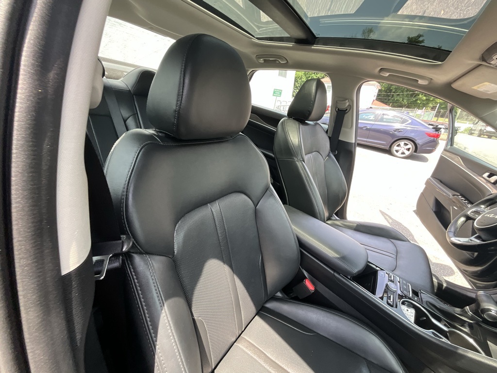 Vehicle image 9 of 35