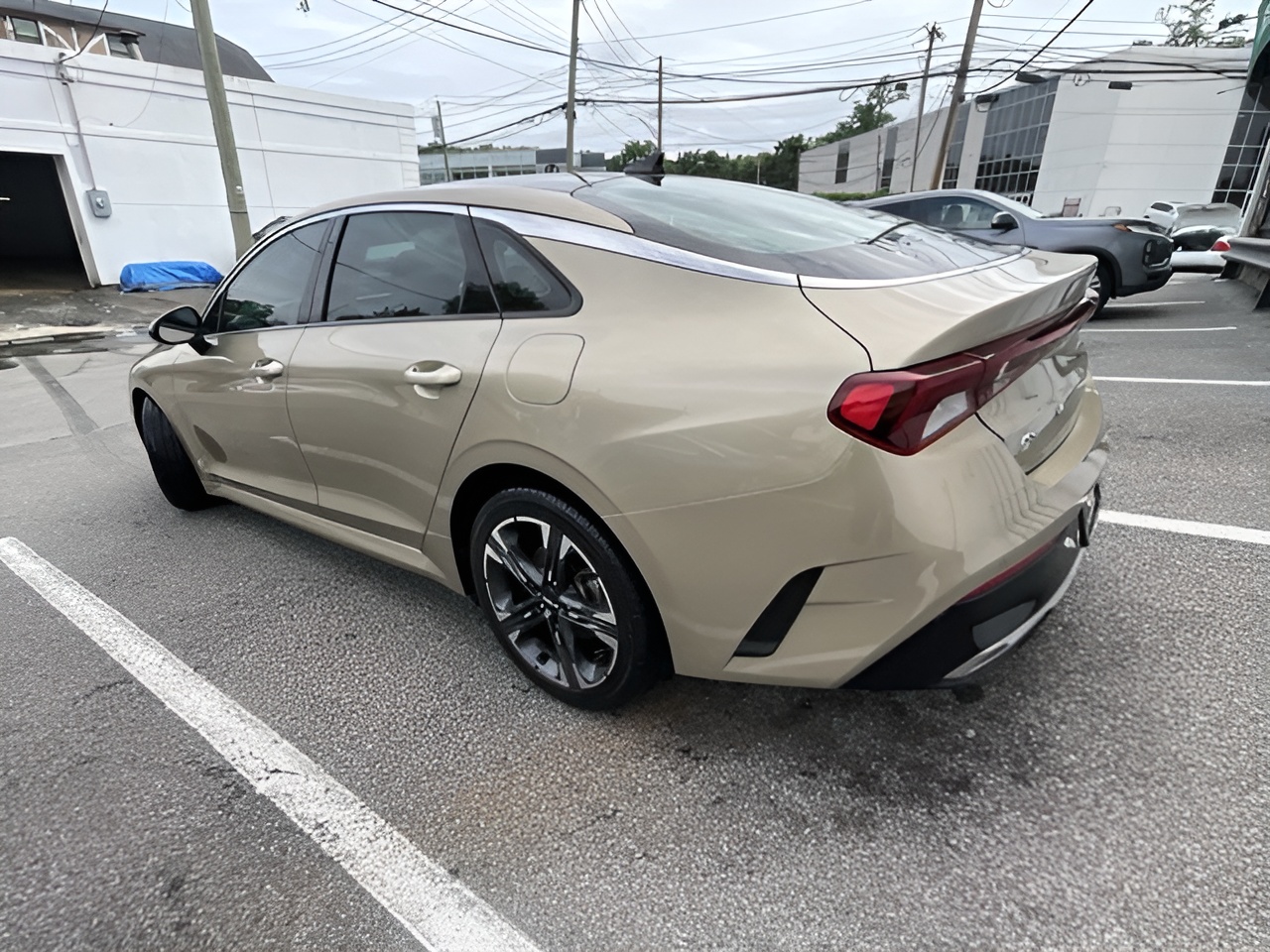 Vehicle image 39 of 40