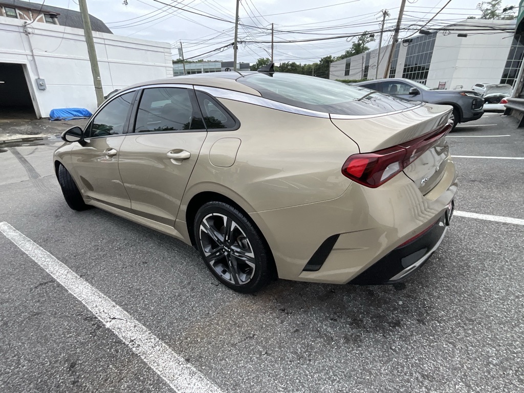 Vehicle image 4 of 40