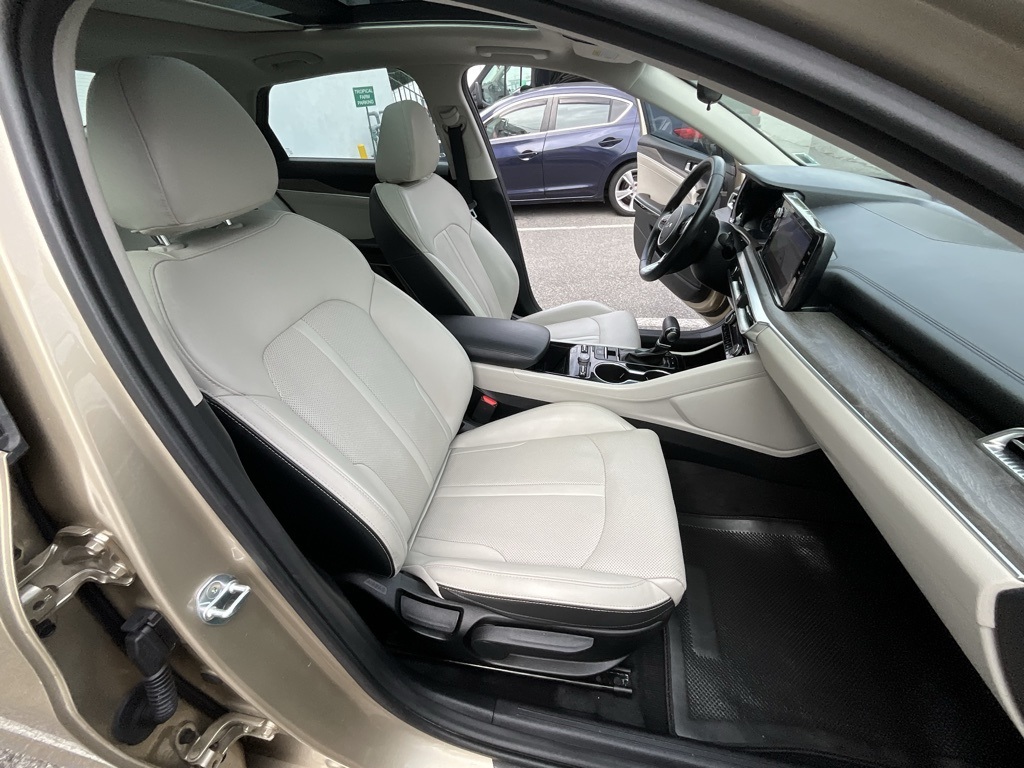 Vehicle image 14 of 40
