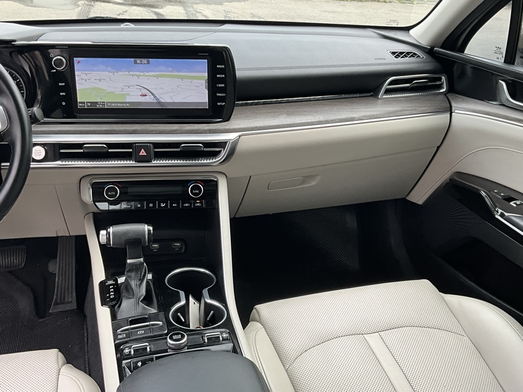 Vehicle image 21 of 40