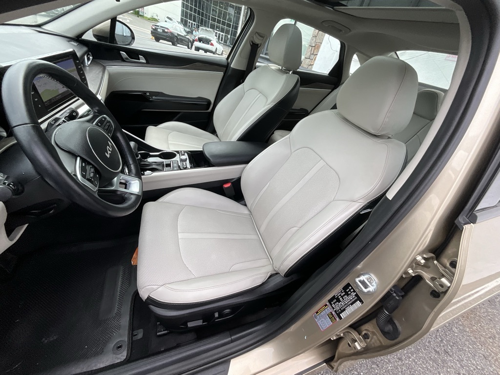Vehicle image 12 of 40