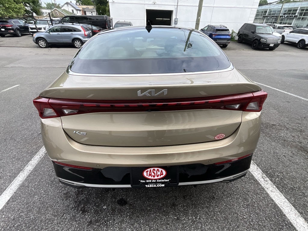Vehicle image 3 of 40