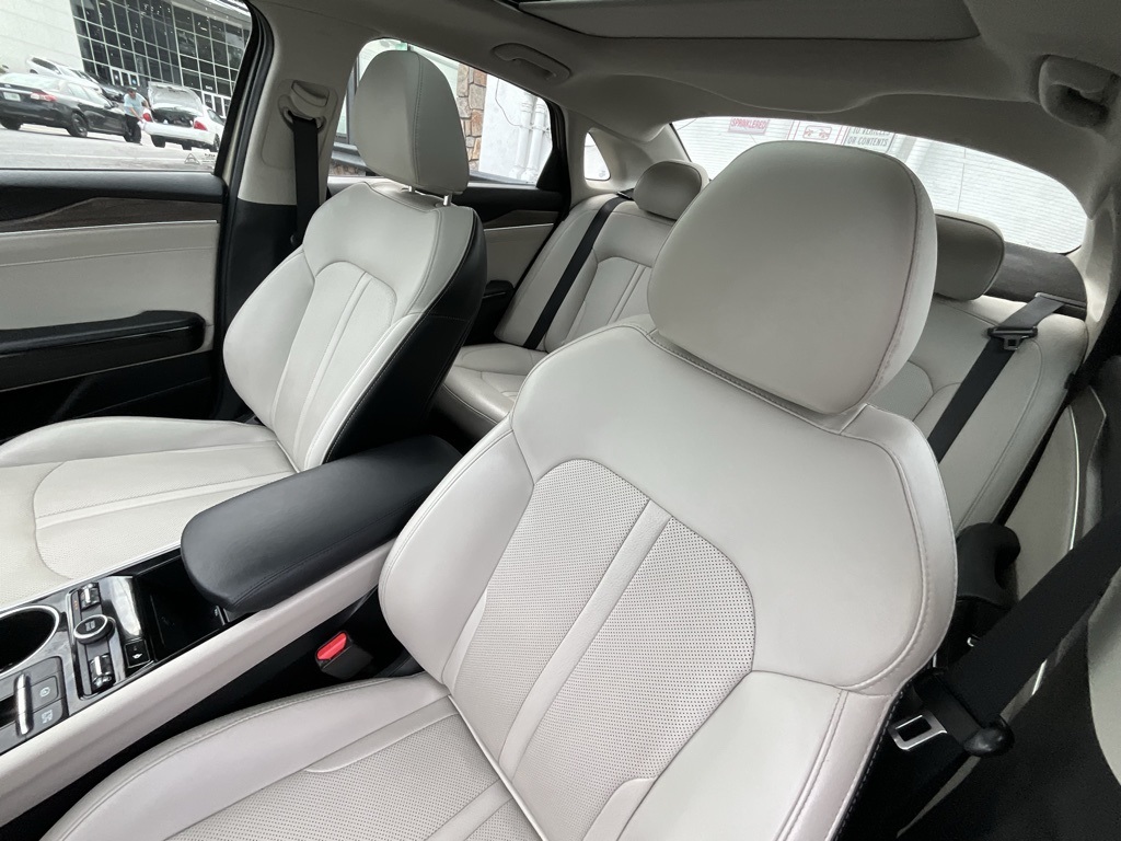 Vehicle image 9 of 40