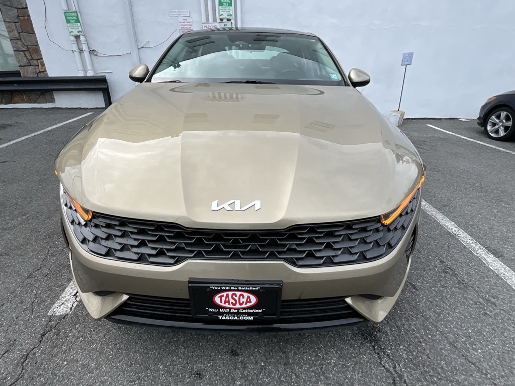 Vehicle image 8 of 40