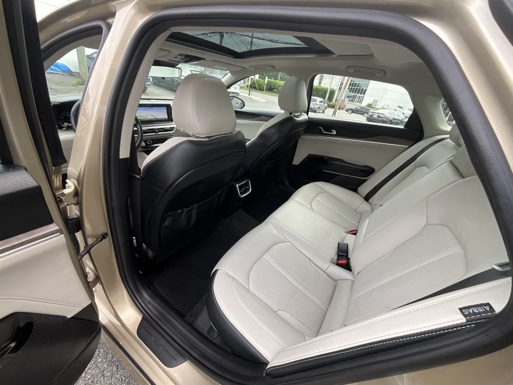 Vehicle image 13 of 40