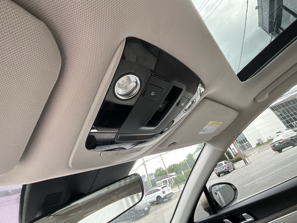 Vehicle image 32 of 40
