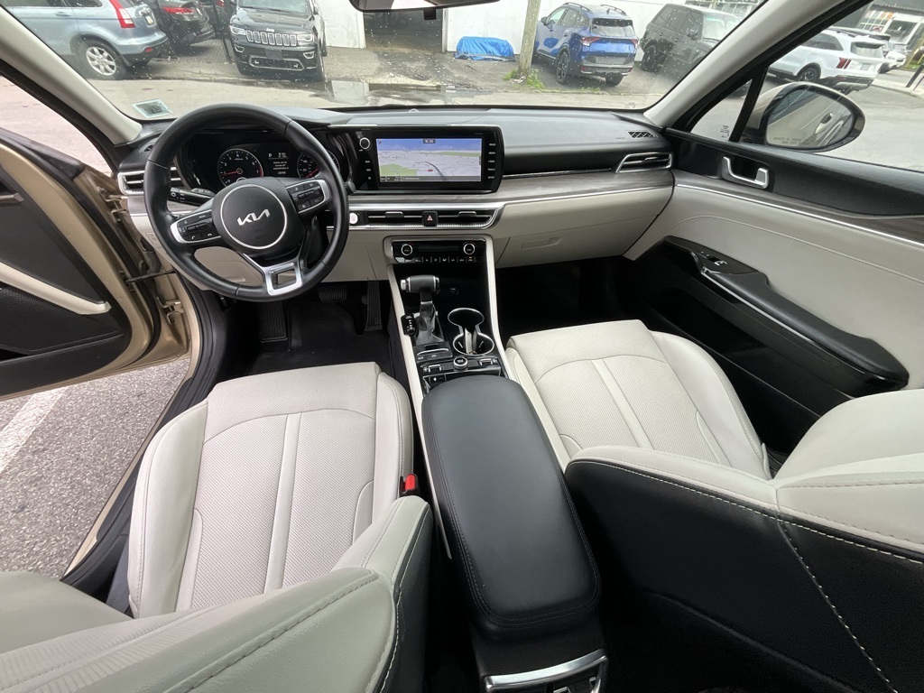 Vehicle image 17 of 40