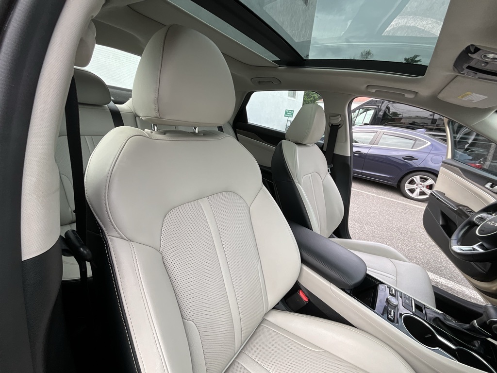 Vehicle image 11 of 40