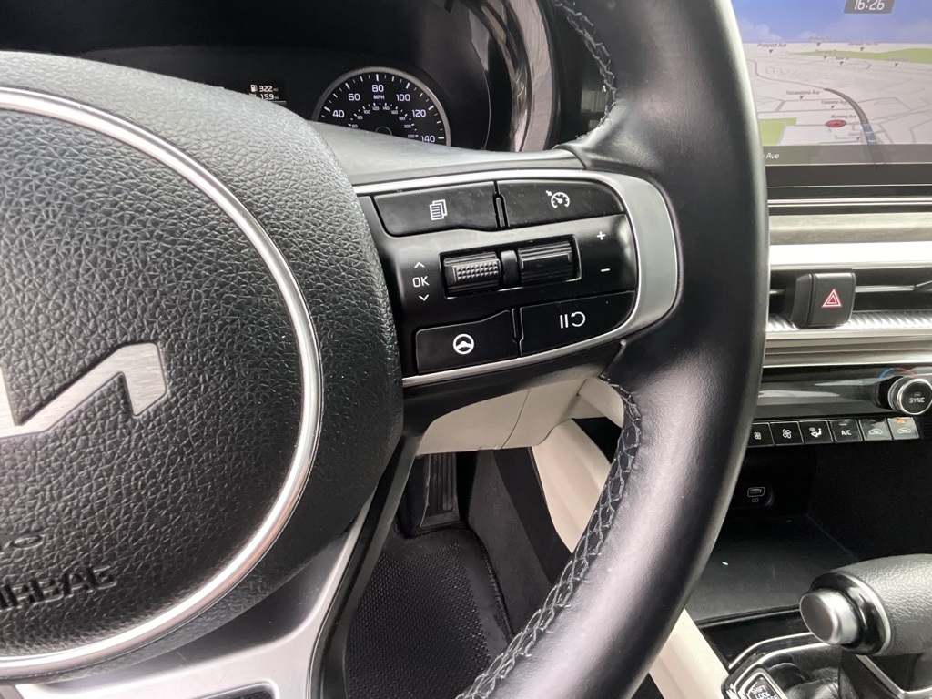 Vehicle image 26 of 40