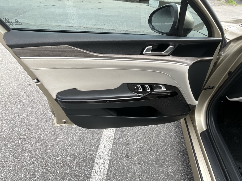 Vehicle image 23 of 40