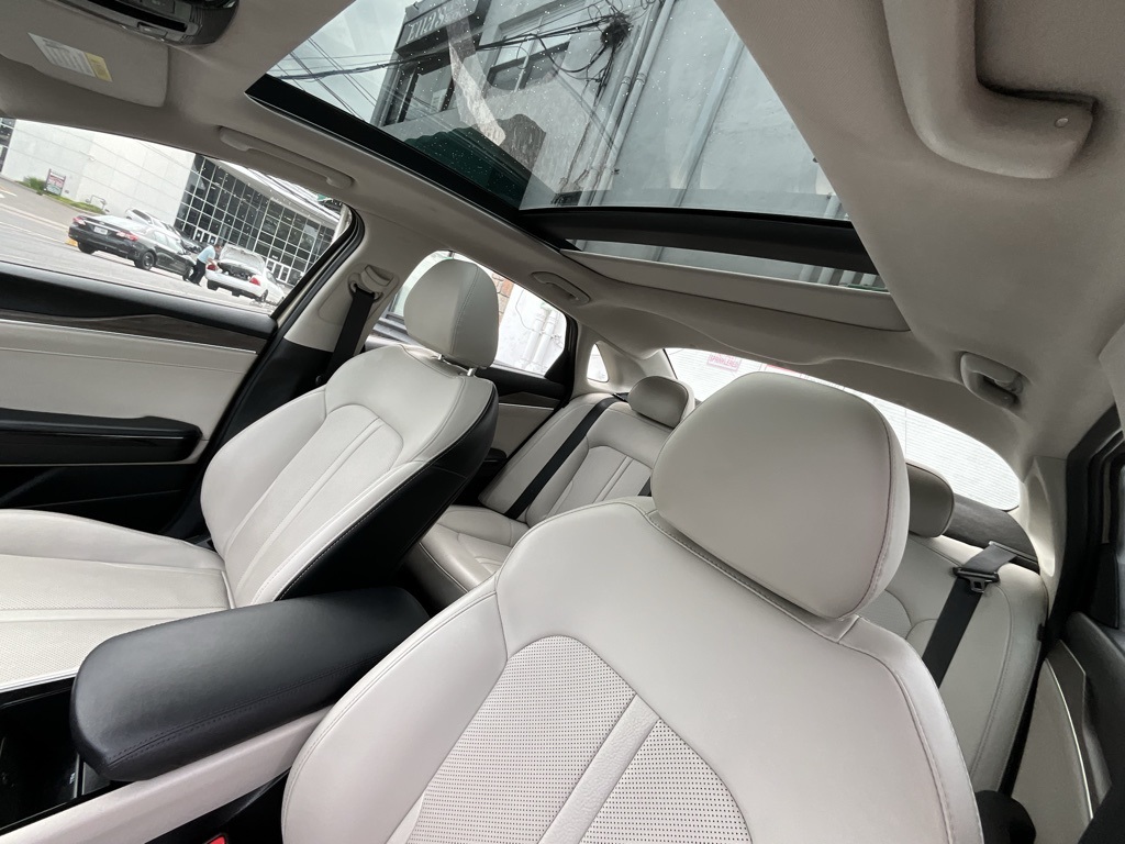 Vehicle image 15 of 40