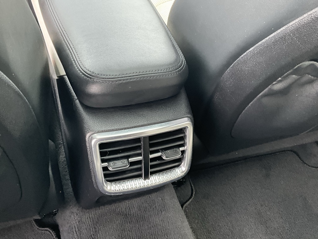 Vehicle image 31 of 40