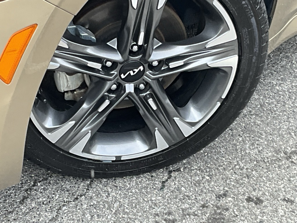 Vehicle image 6 of 40