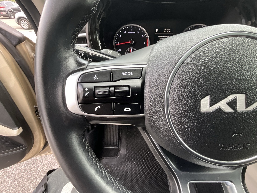 Vehicle image 25 of 40