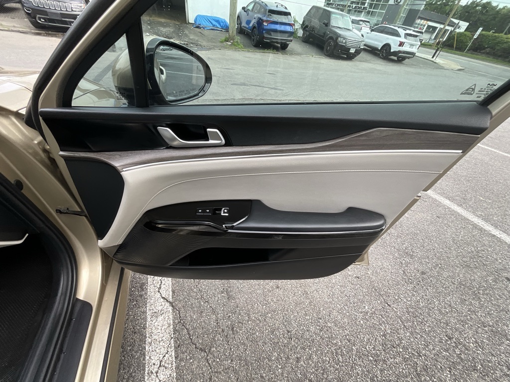 Vehicle image 24 of 40