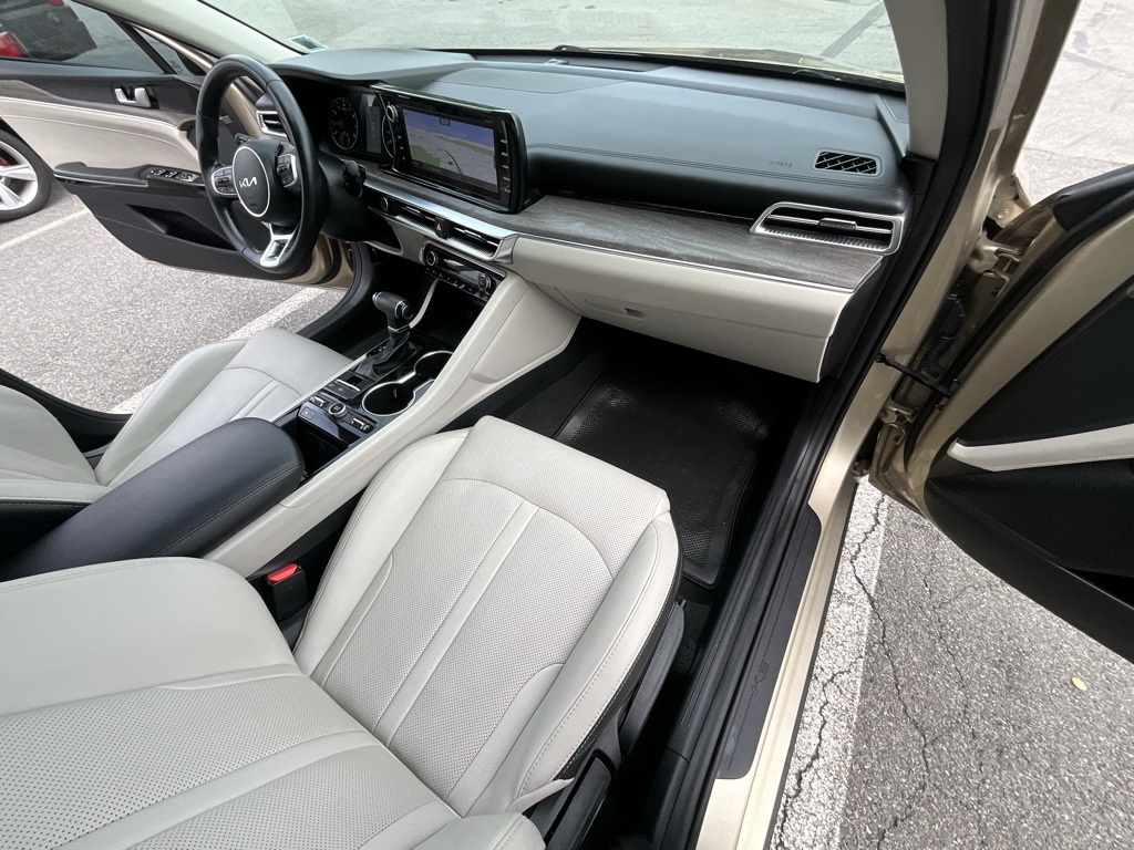 Vehicle image 20 of 40