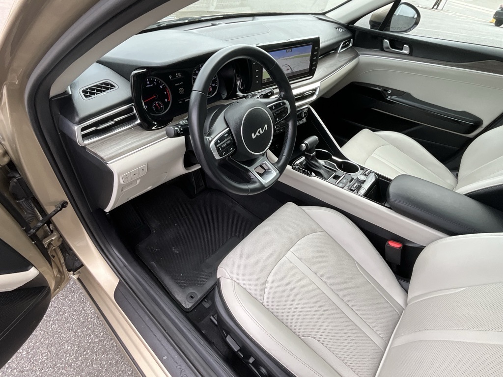 Vehicle image 19 of 40