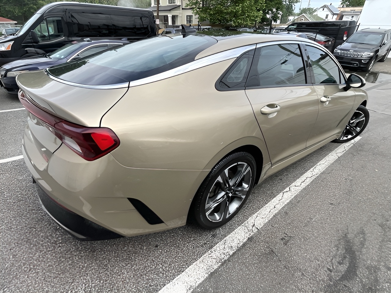 Vehicle image 37 of 40