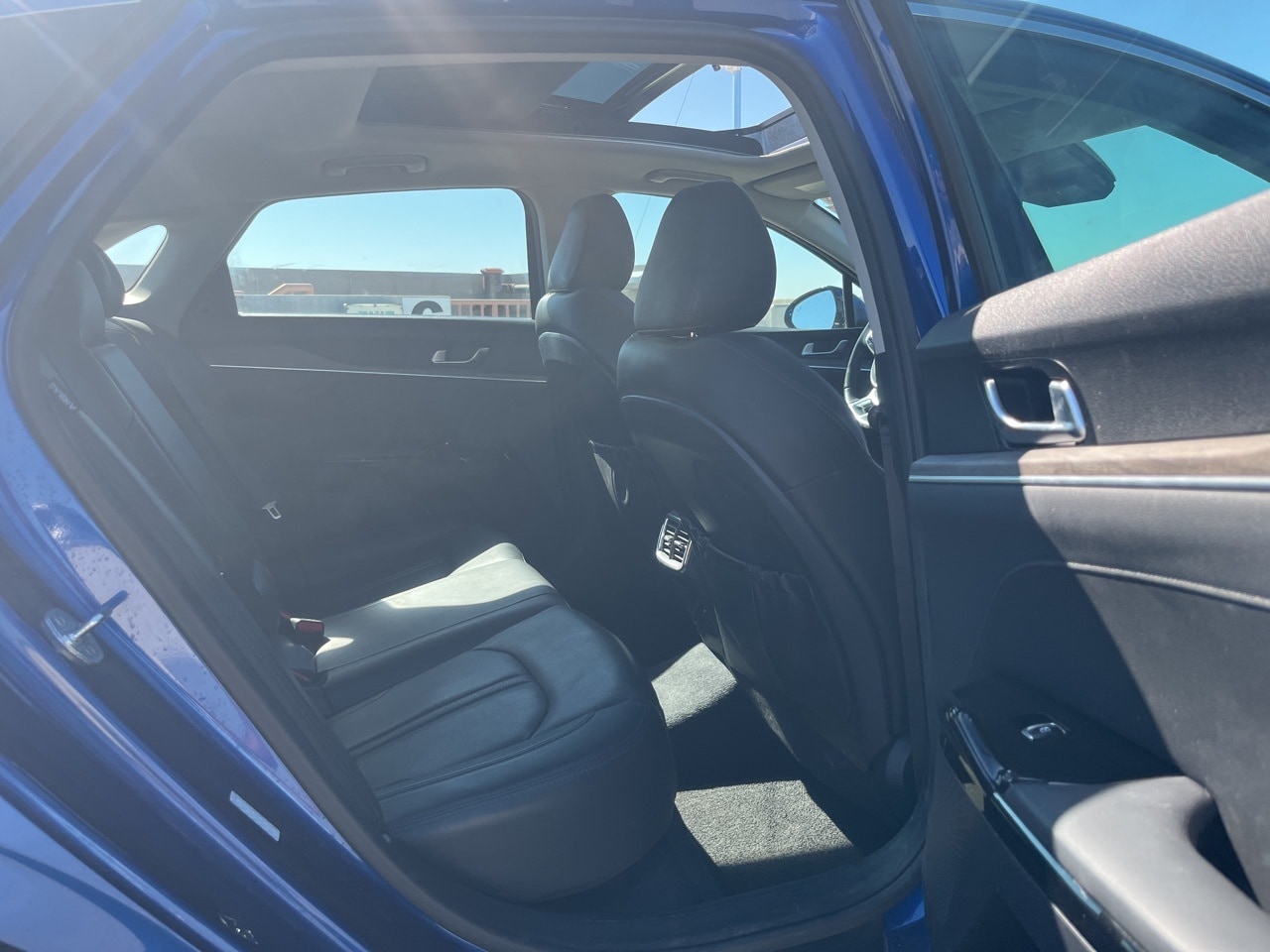 Vehicle image 11 of 14