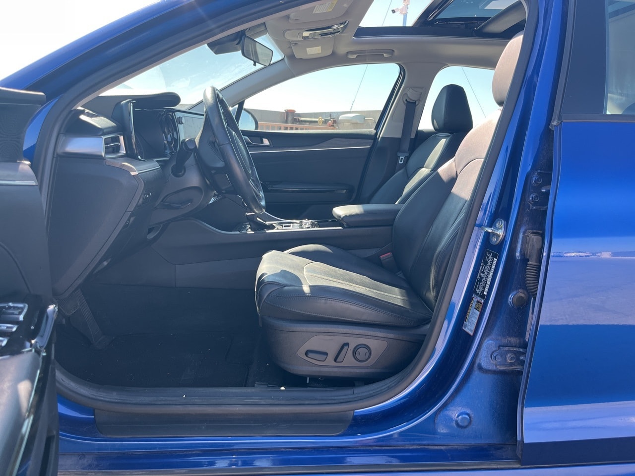 Vehicle image 12 of 14