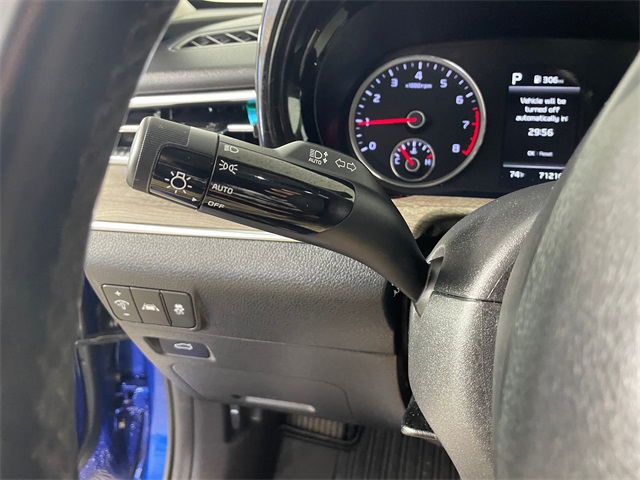 Vehicle image 16 of 28