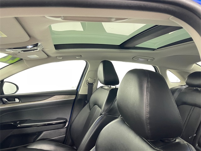 Vehicle image 12 of 28