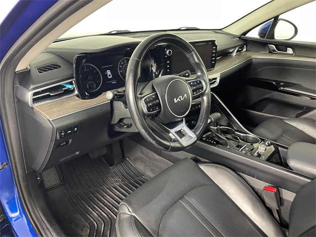 Vehicle image 13 of 28